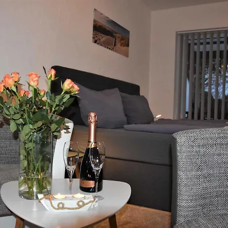Haus Wolkenlos 아파트 Bannemin